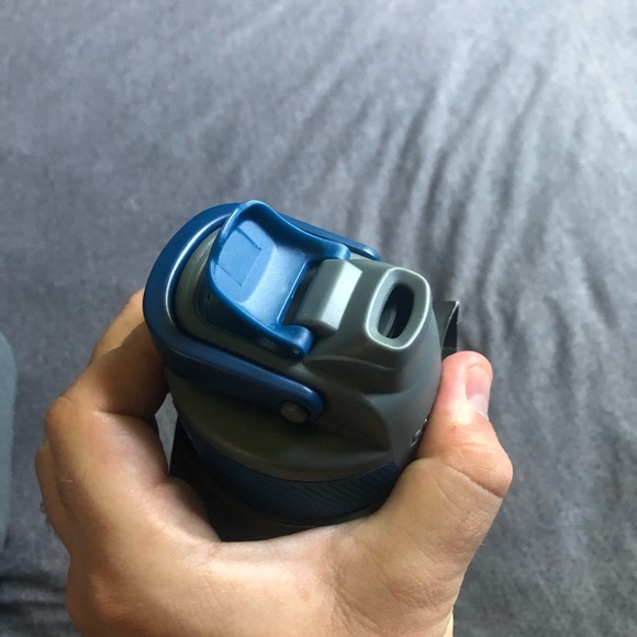 Contigo 24oz Water bottle - Picture 5 of 7